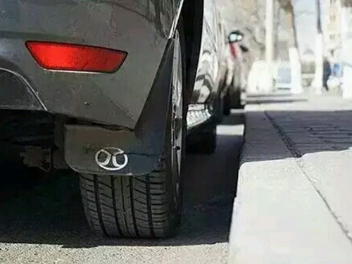 如何精准把握靠边停车30cm