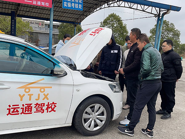 驾校一览